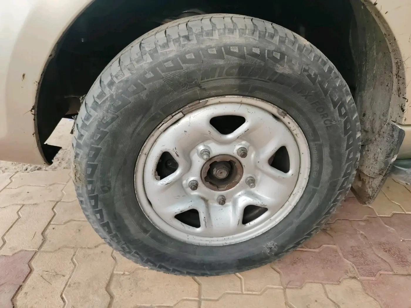 2012 Tata Safari Storme 2.2 EX 4X2, Diesel, Manual, 1,83,820 km, tyre