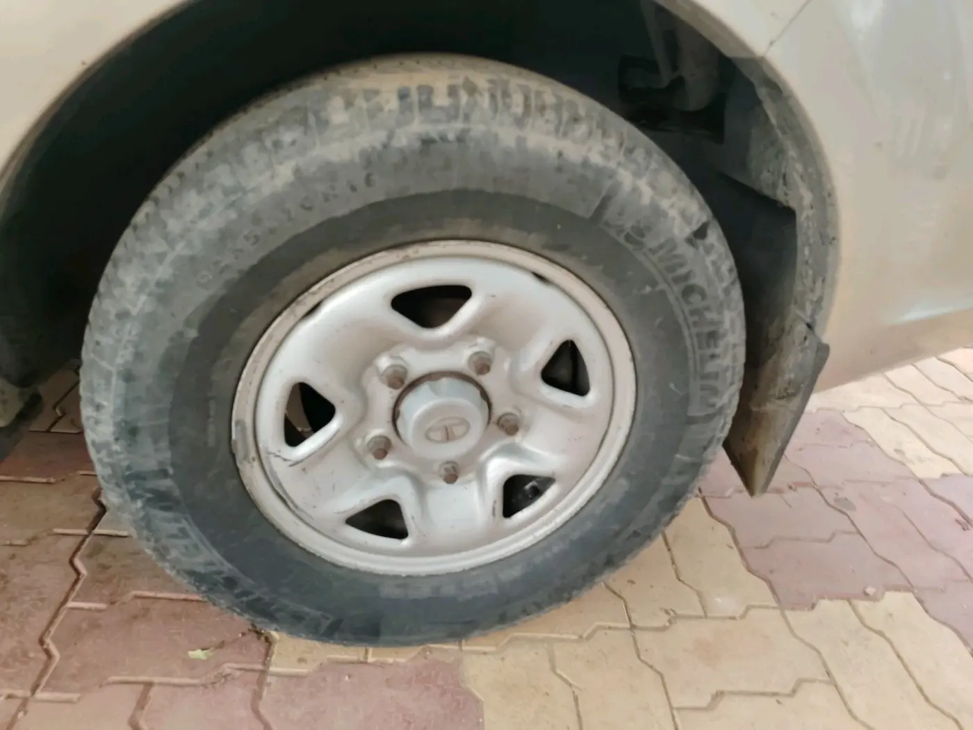 2012 Tata Safari Storme 2.2 EX 4X2, Diesel, Manual, 1,83,820 km, tyre