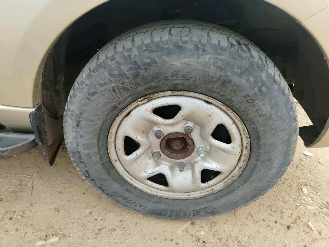 2012 Tata Safari Storme 2.2 EX 4X2, Diesel, Manual, 1,83,820 km, tyre