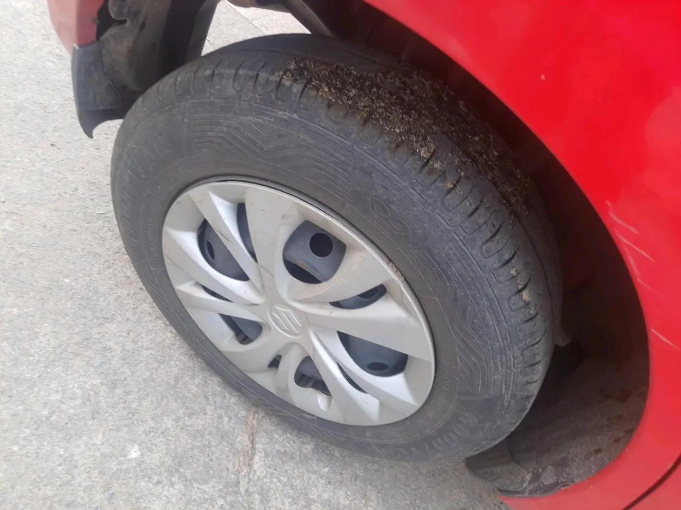 2020 Maruti Swift VXI, Petrol, Manual, 83,922 km, tyre