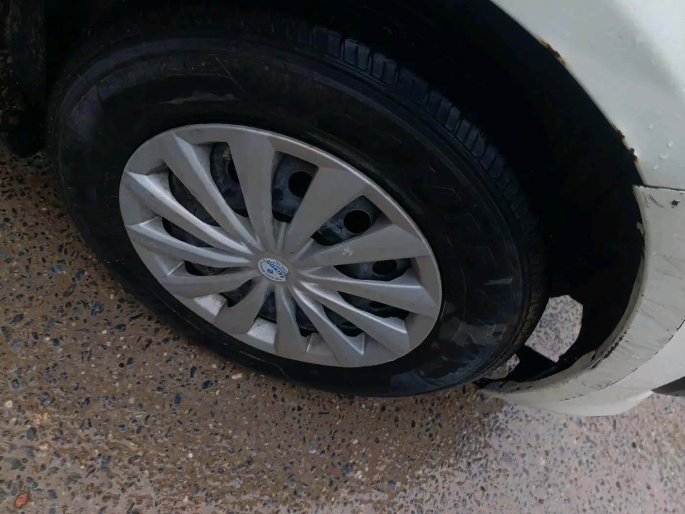 2013 Maruti Swift Dzire VXI, CNG, Manual, 98,895 km, tyre