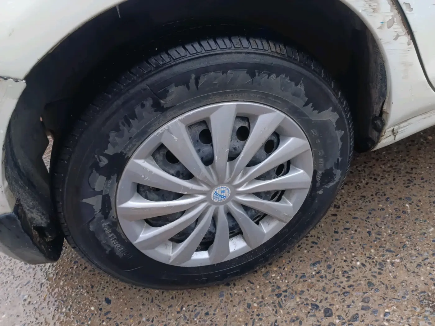 2013 Maruti Swift Dzire VXI, CNG, Manual, 98,895 km, tyre