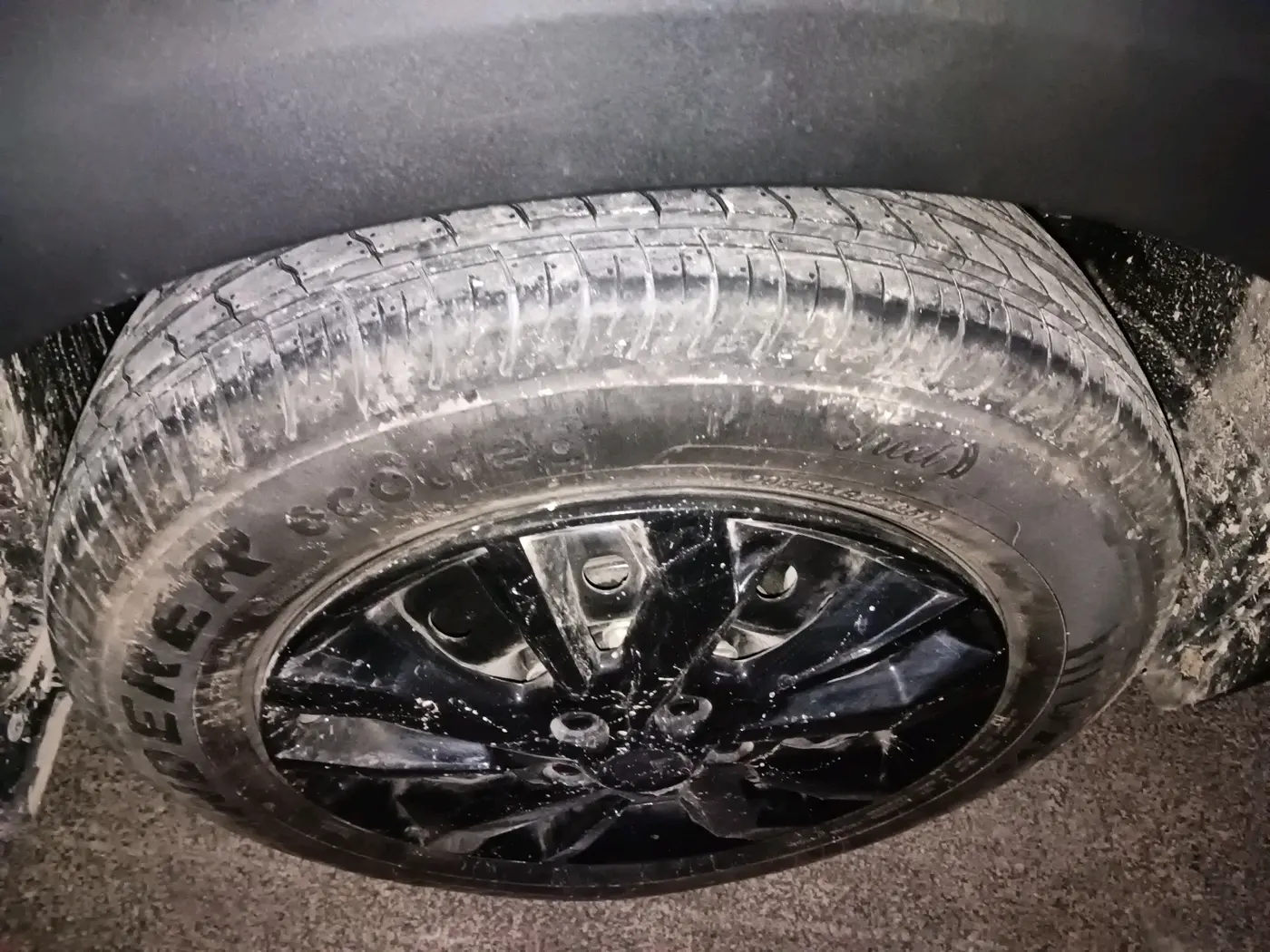 2025 Mahindra XUV 3XO REVX M 1.2 Petrol, Petrol, Manual, 514 km, tyre