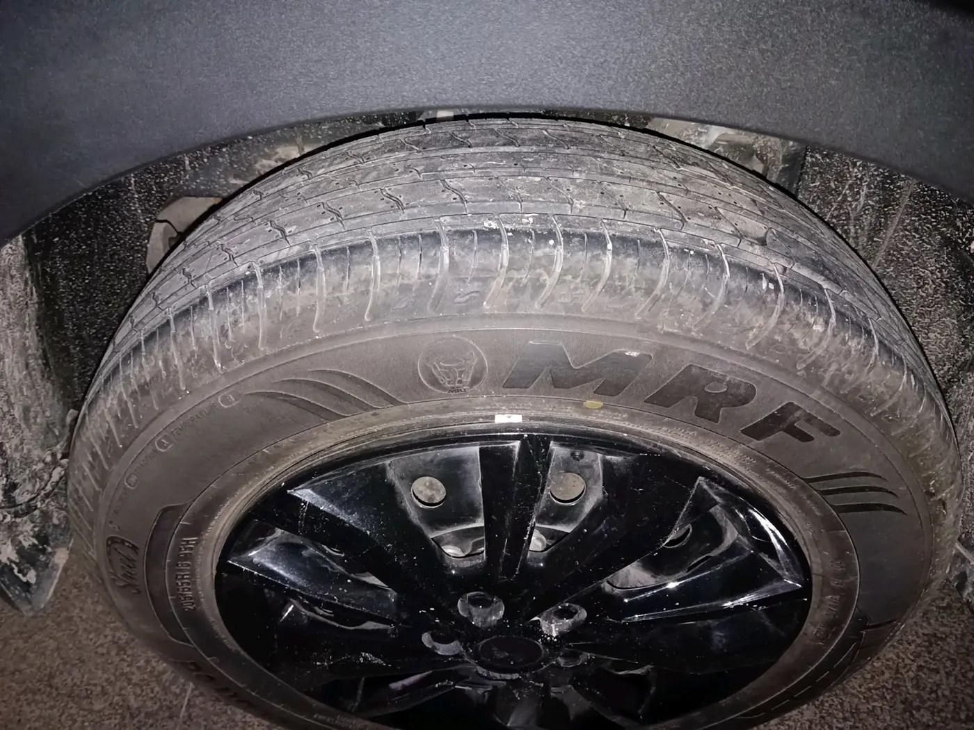 2025 Mahindra XUV 3XO REVX M 1.2 Petrol, Petrol, Manual, 514 km, tyre