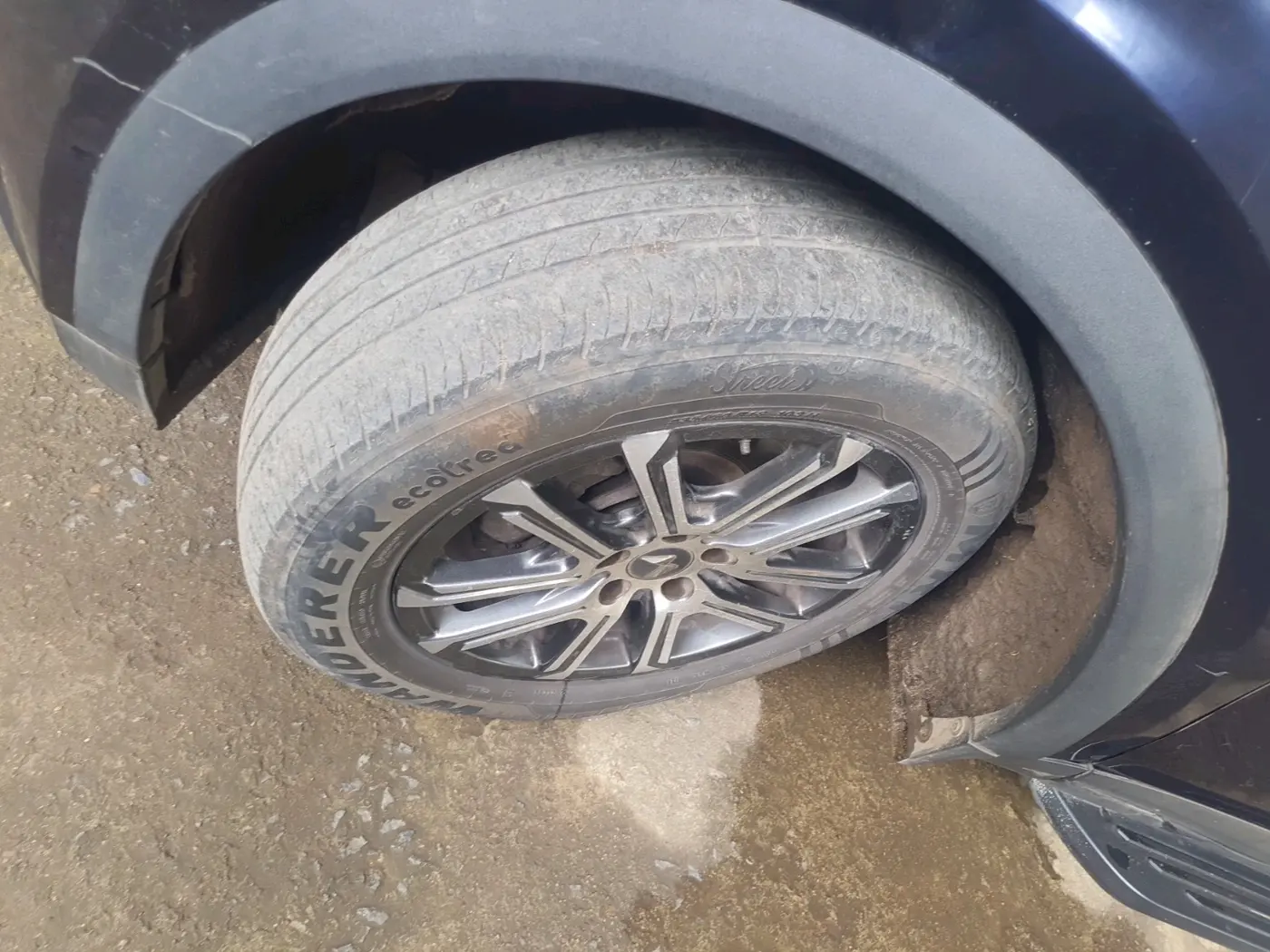 2022 Mahindra XUV700 AX 7 LUXURY D AT 7 STR, Diesel, Automatic, 1,31,054 km, tyre