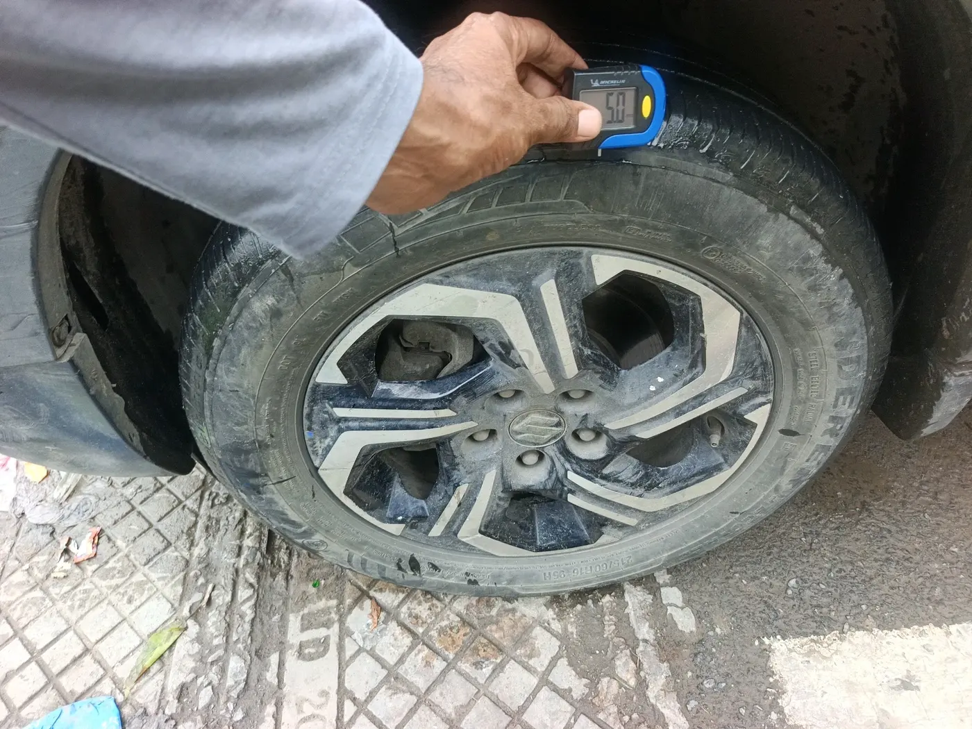 2022 Maruti BREZZA ZXI + SMART HYBRID, Petrol, Manual, 39,941 km, tyre