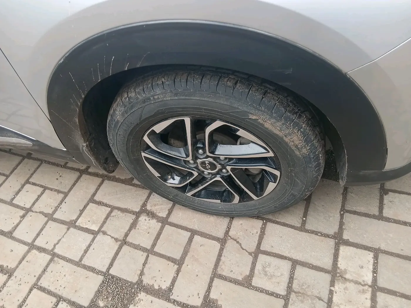 2022 KIA CARENS LUXURY PLUS 1.4 PETROL 7 STR, Petrol, Manual, 51,258 km, tyre