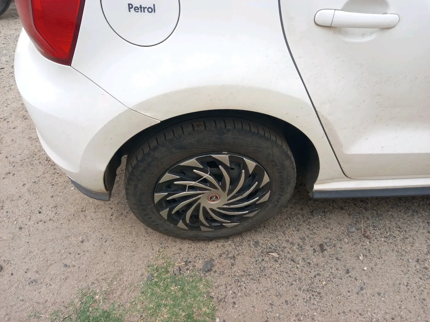 2020 Volkswagen Polo TRENDLINE 1.0L, Petrol, Manual, 85,545 km, tyre