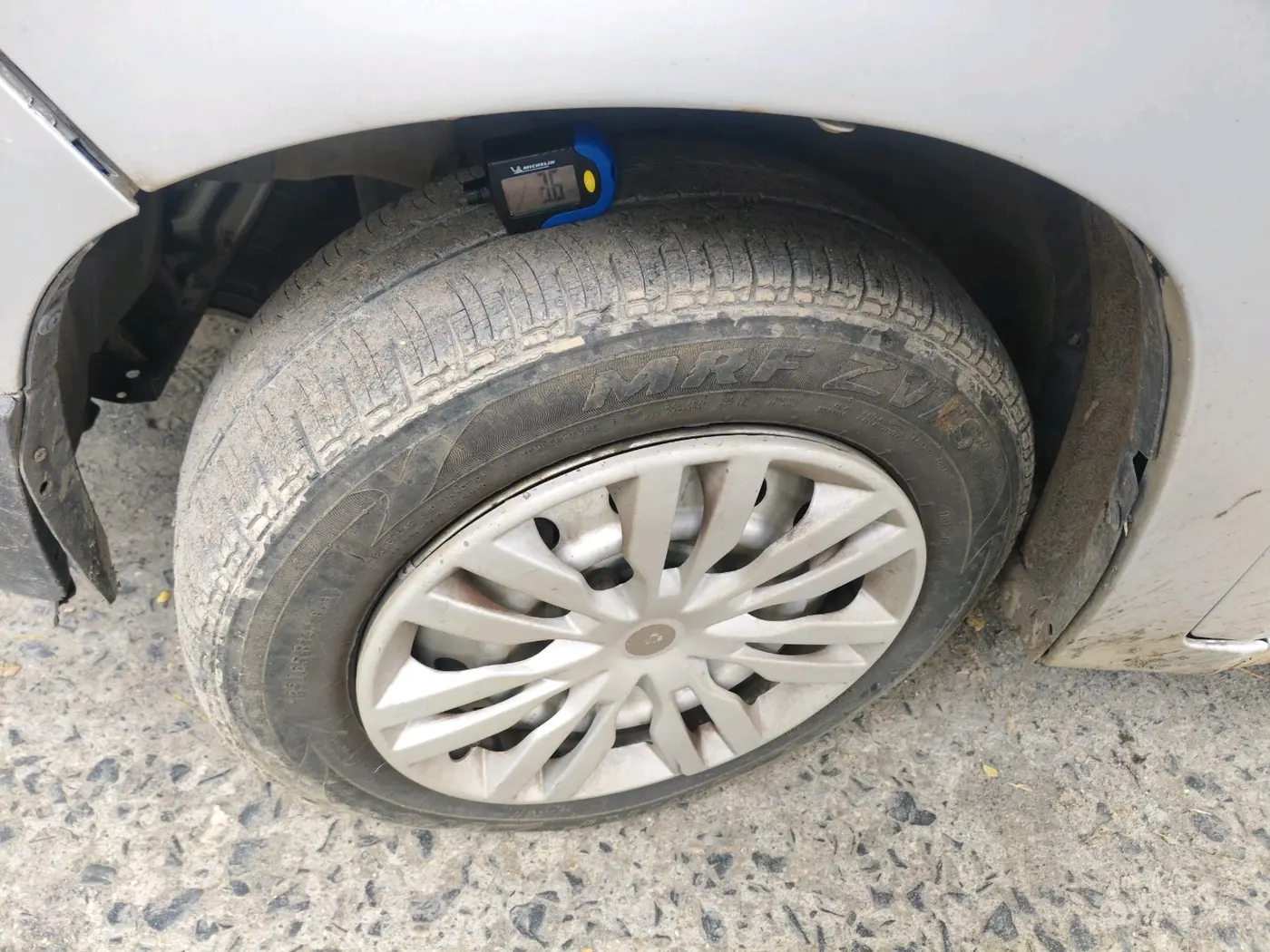 2017 Mahindra Kuv100 K2 6 STR, Petrol, Manual, 20,083 km, tyre