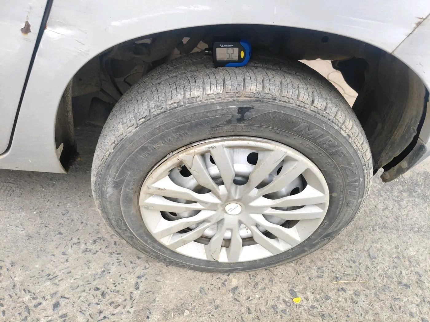 2017 Mahindra Kuv100 K2 6 STR, Petrol, Manual, 20,083 km, tyre