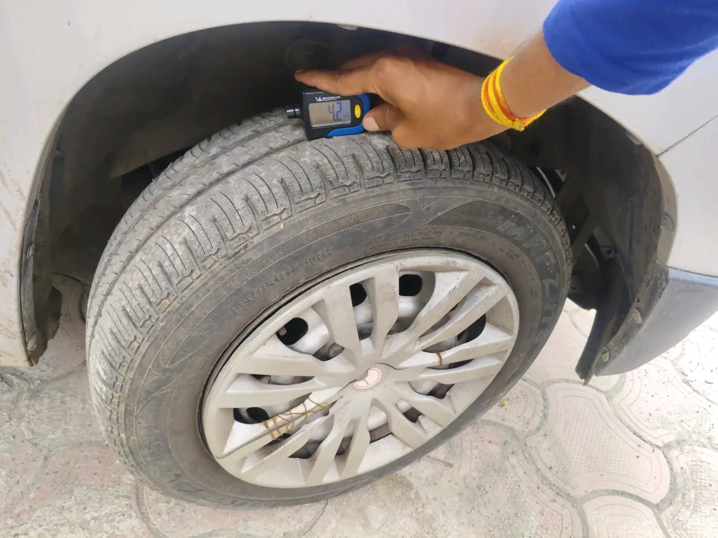 2017 Mahindra Kuv100 K2 6 STR, Petrol, Manual, 20,083 km, tyre