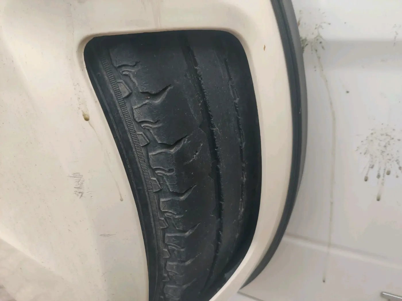 2017 Mahindra TUV300 T8, Diesel, Manual, 2,08,169 km, tyre