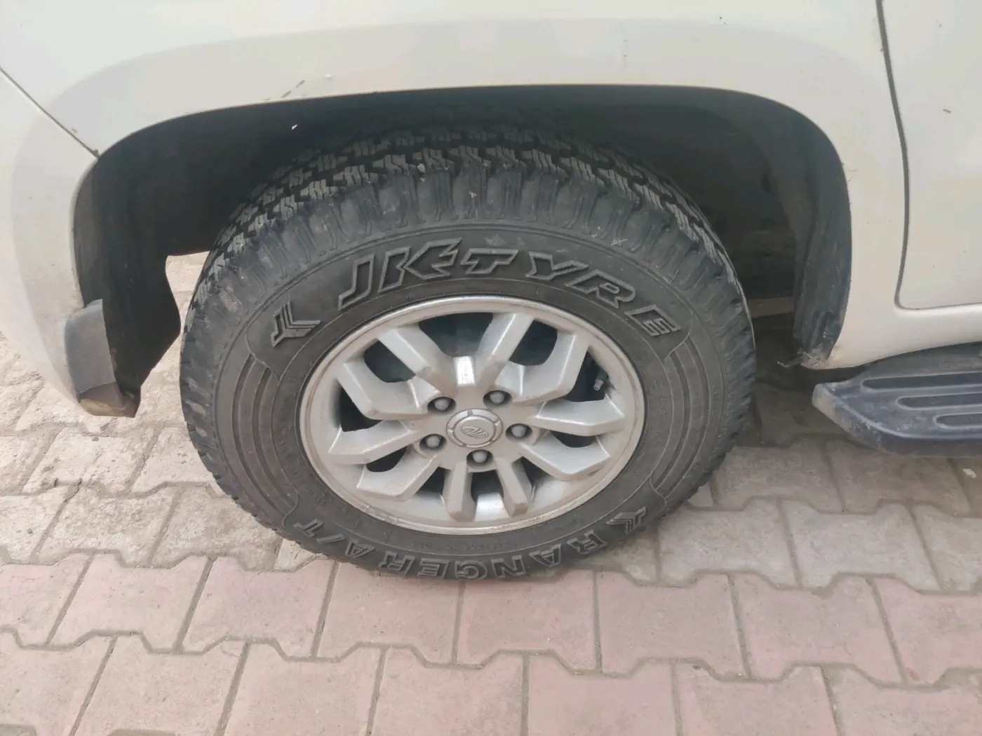 2017 Mahindra TUV300 T8, Diesel, Manual, 2,08,169 km, tyre