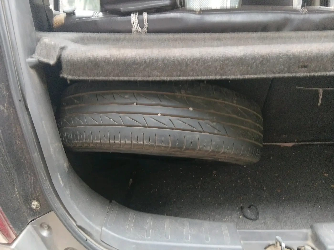 2012 Maruti Wagon R 1.0 VXI, Petrol, Manual, 1,04,239 km, tyre