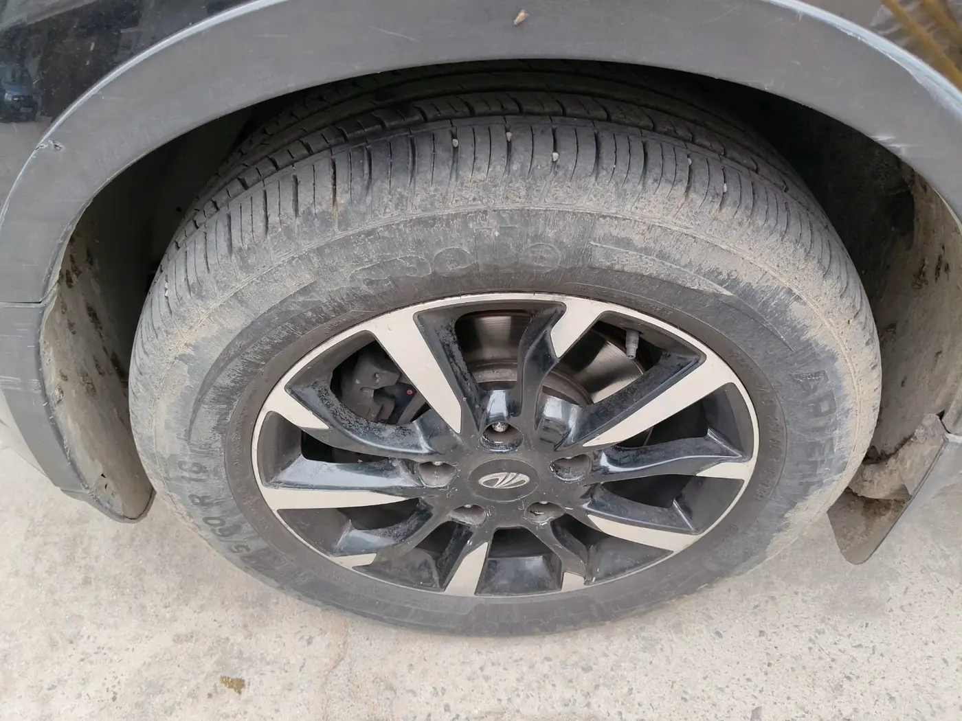 2018 Mahindra XUV500 W11 AT, Diesel, Automatic, 75,062 km, tyre