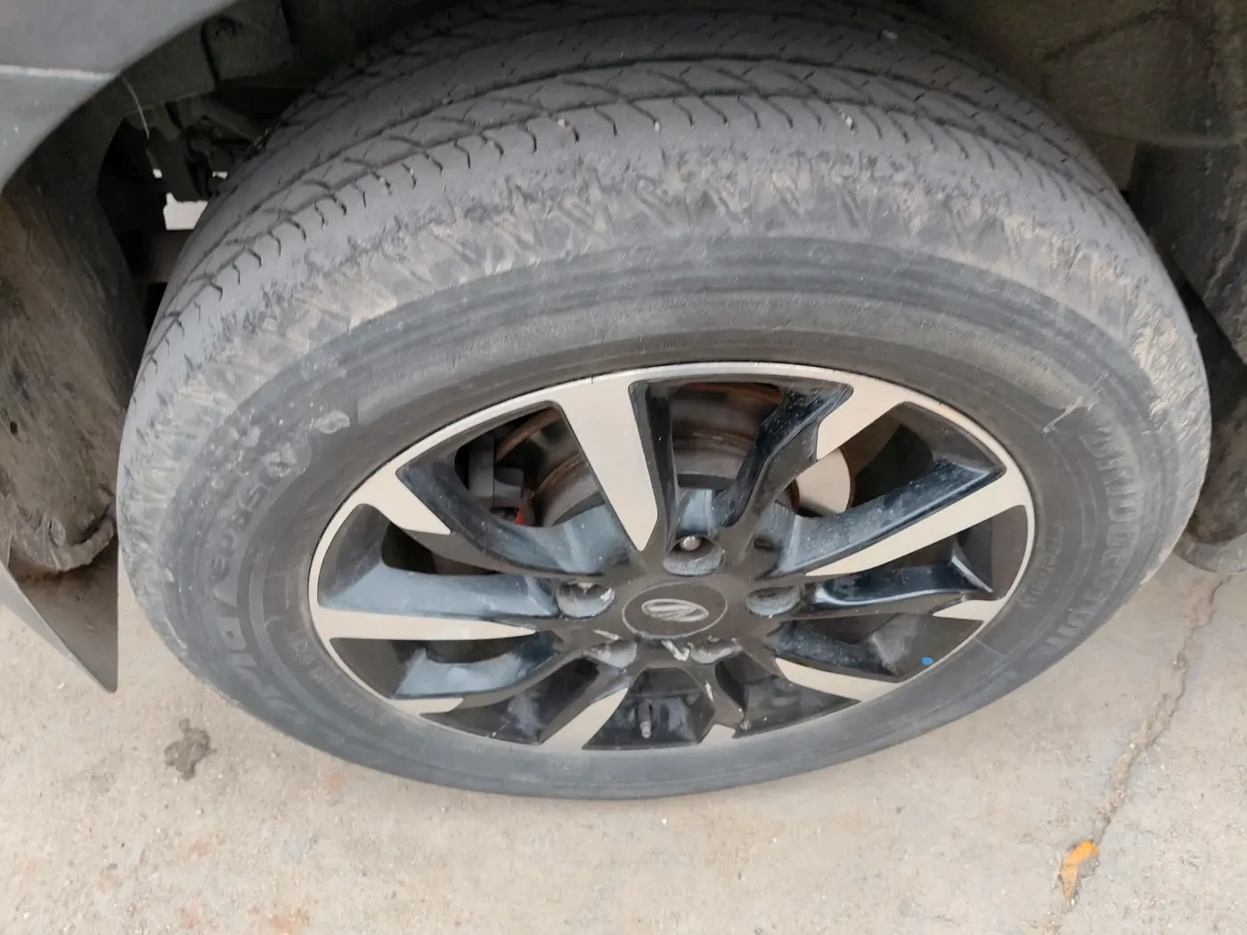 2018 Mahindra XUV500 W11 AT, Diesel, Automatic, 75,062 km, tyre