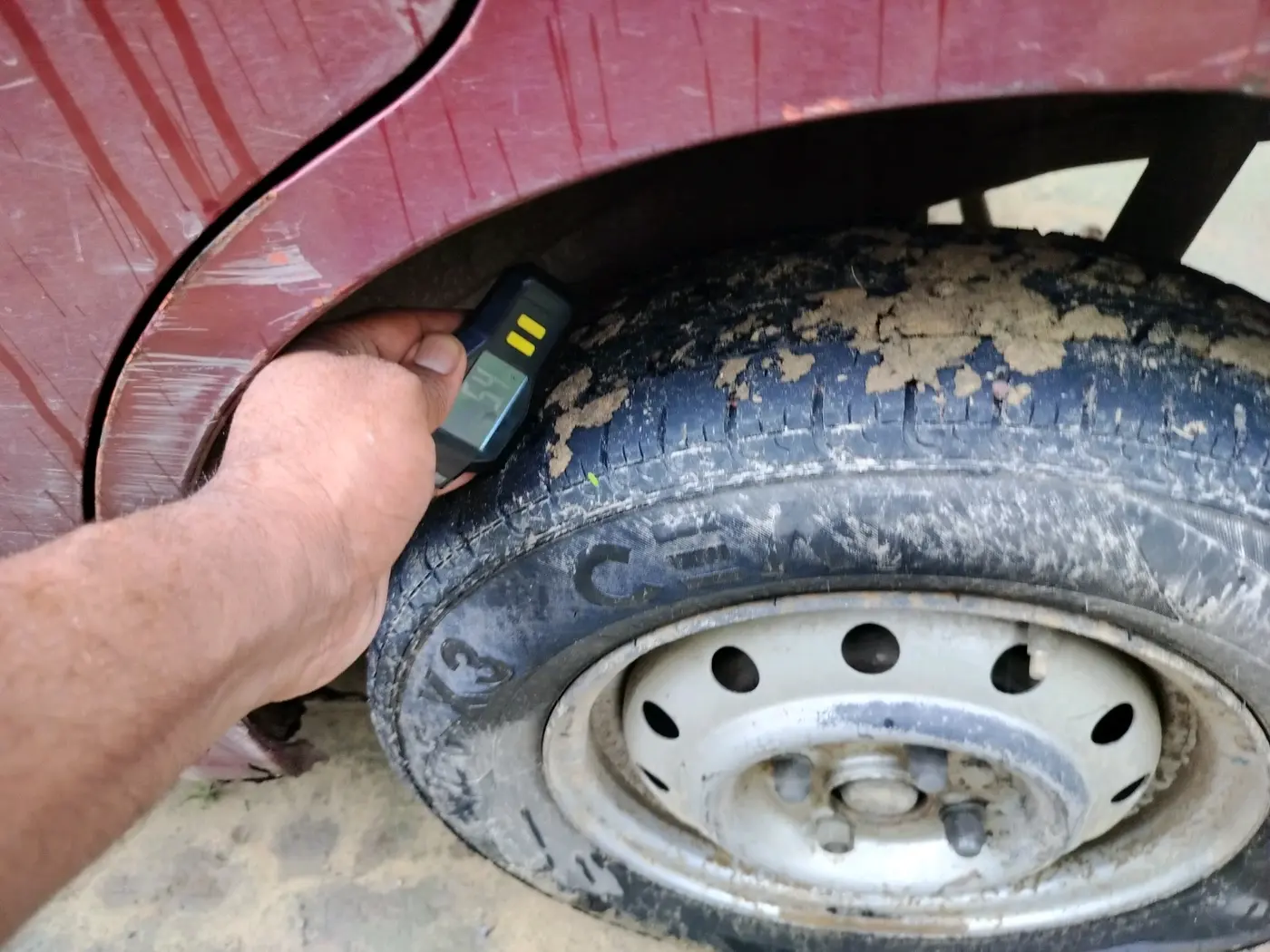 2012 Maruti Wagon R 1.0 LXI CNG, CNG, Manual, 2,53,199 km, tyre