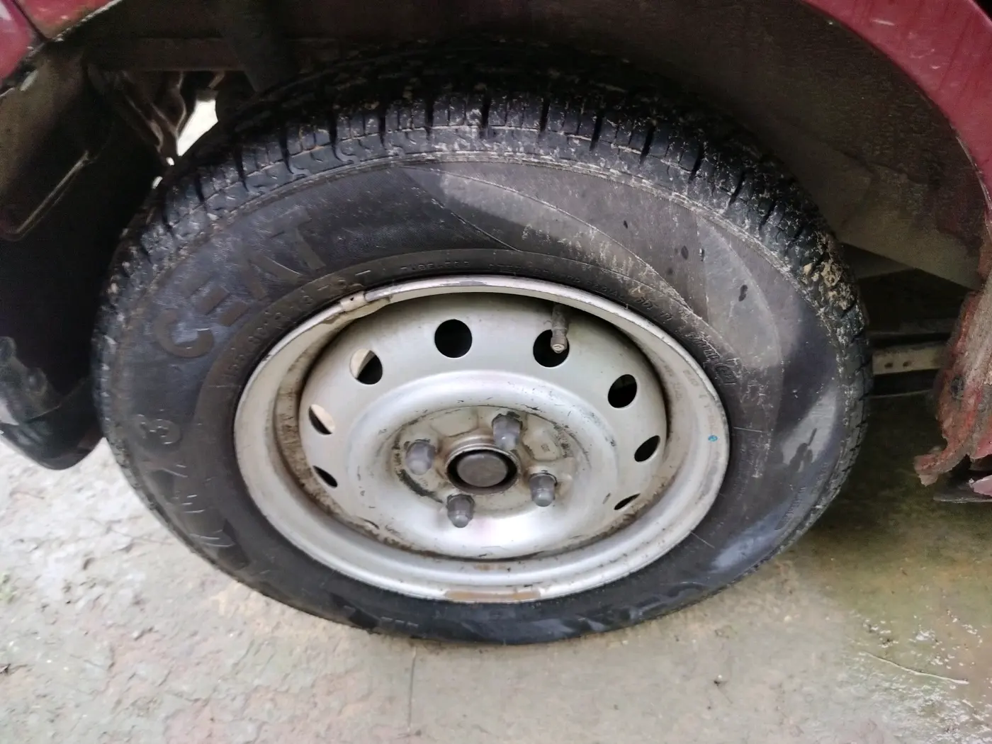 2012 Maruti Wagon R 1.0 LXI CNG, CNG, Manual, 2,53,199 km, tyre