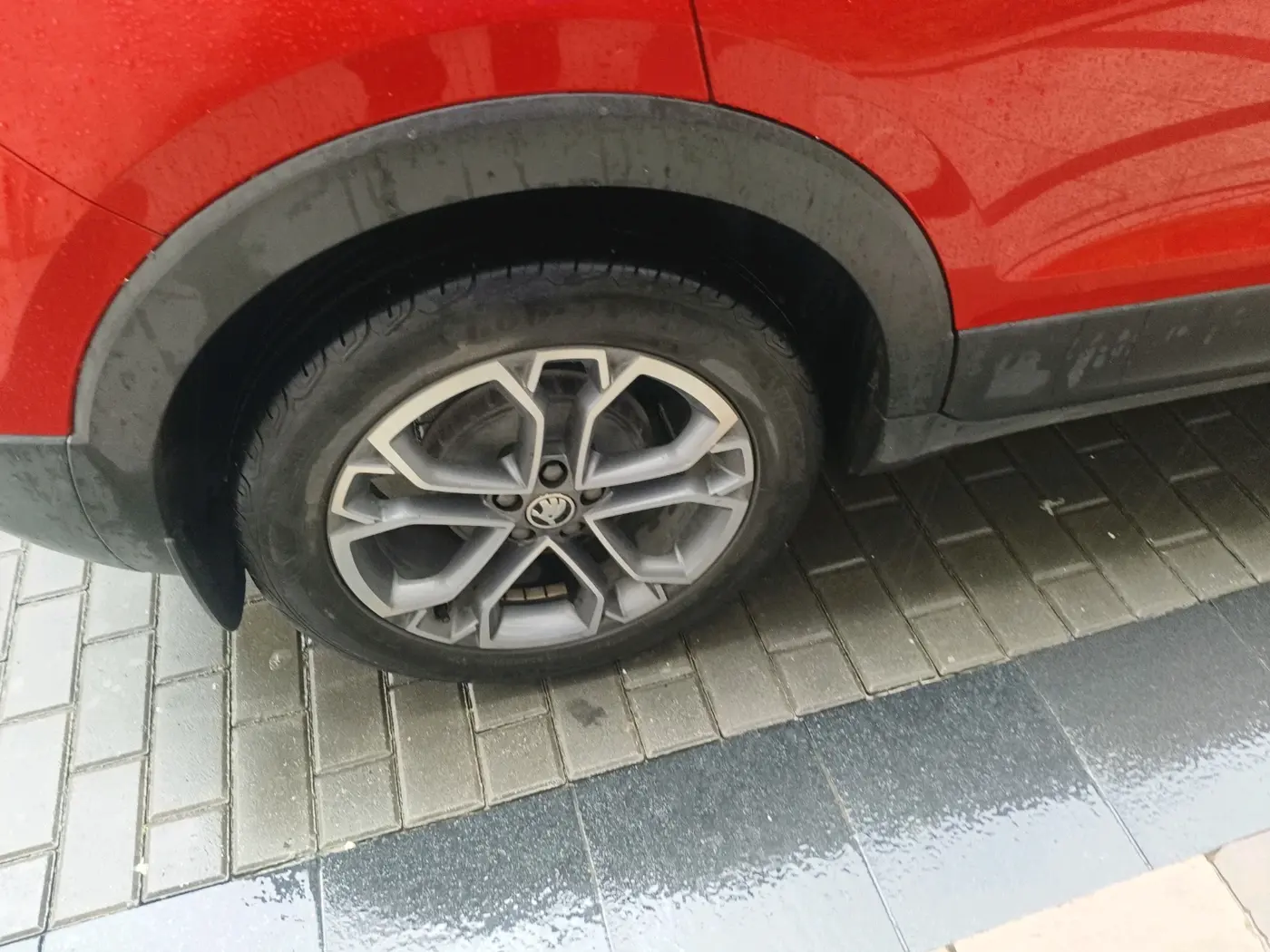 2021 Skoda KUSHAQ STYLE 1.0L TSI AT, Petrol, Automatic, 32,973 km, tyre