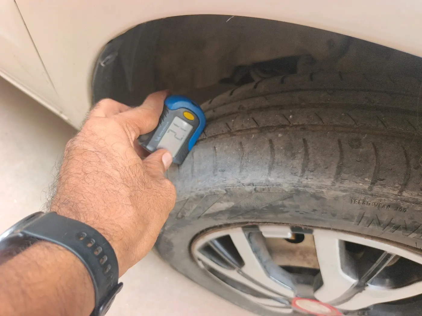 2013 Maruti Wagon R 1.0 LXI, CNG, Manual, 1,66,453 km, tyre