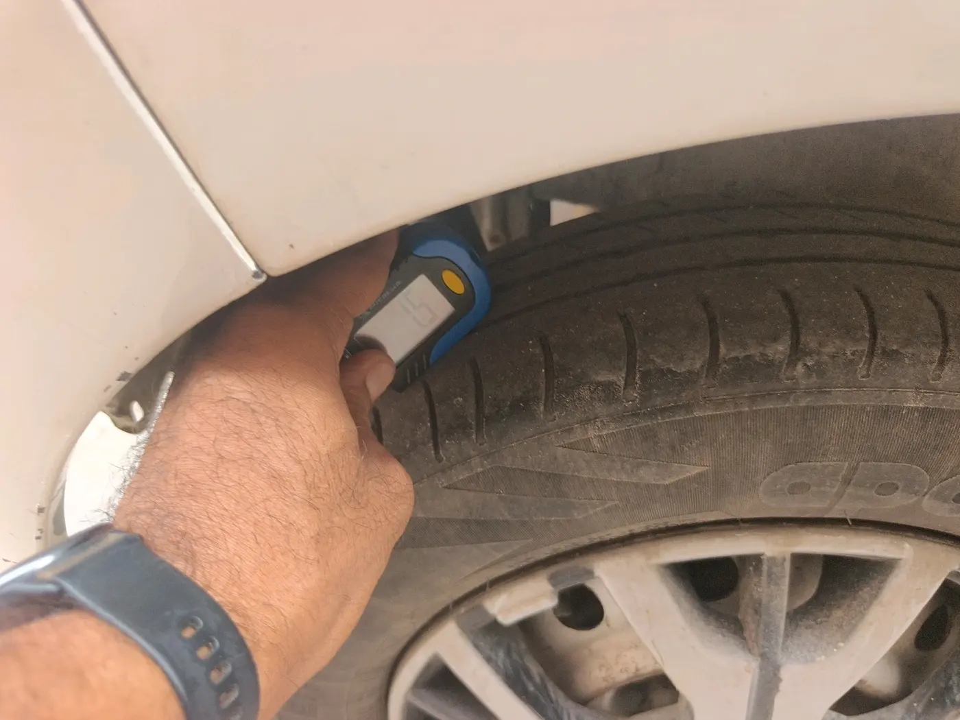 2013 Maruti Wagon R 1.0 LXI, CNG, Manual, 1,66,453 km, tyre