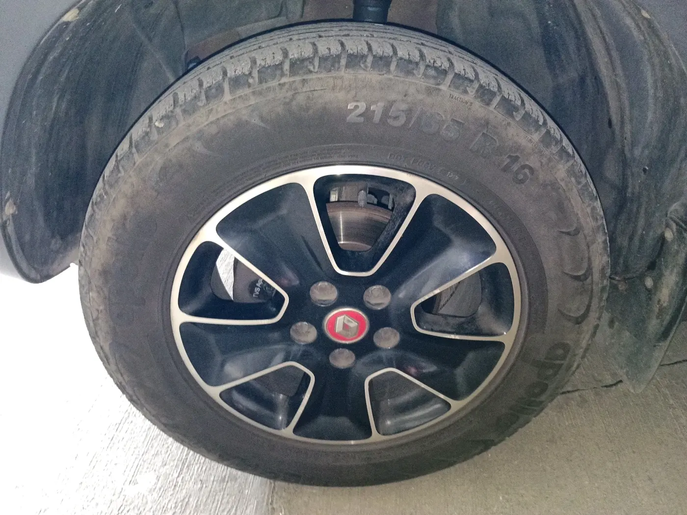 2017 Renault Duster RXS CVT, Petrol, Automatic, 20,077 km, tyre