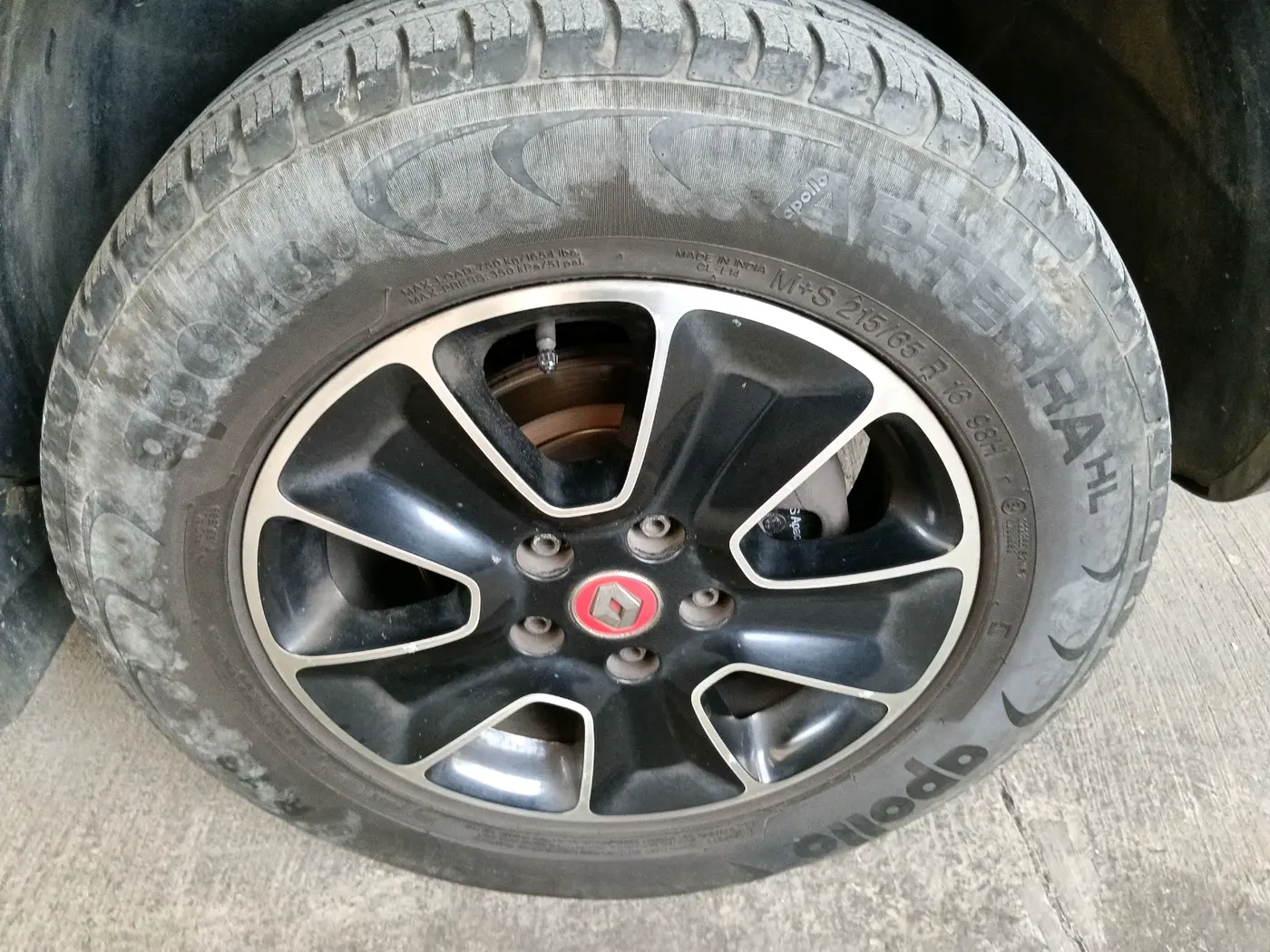 2017 Renault Duster RXS CVT, Petrol, Automatic, 20,077 km, tyre