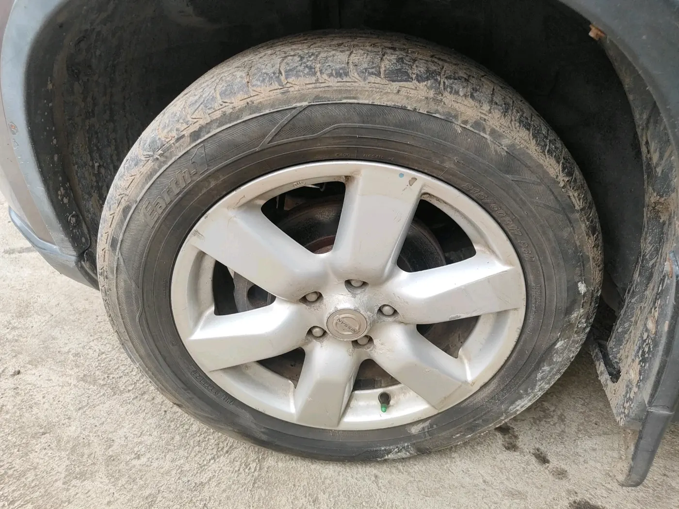 2011 Nissan X Trail SLX AT, Diesel, Automatic, 84,782 km, tyre