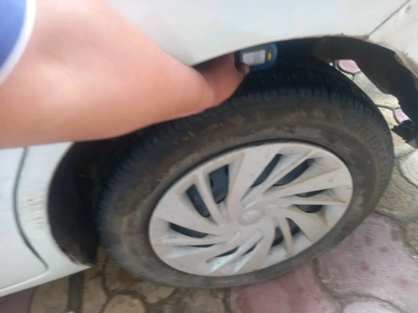2025 Maruti Ertiga VXI CNG, CNG, Manual, 43,153 km, tyre