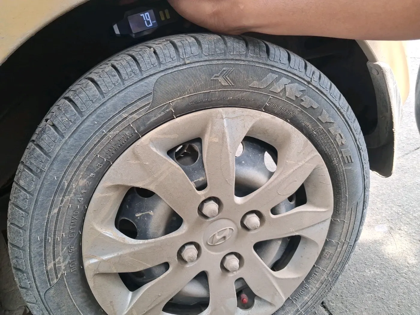 2014 Hyundai Eon MAGNA +, Petrol, Manual, 72,409 km, tyre