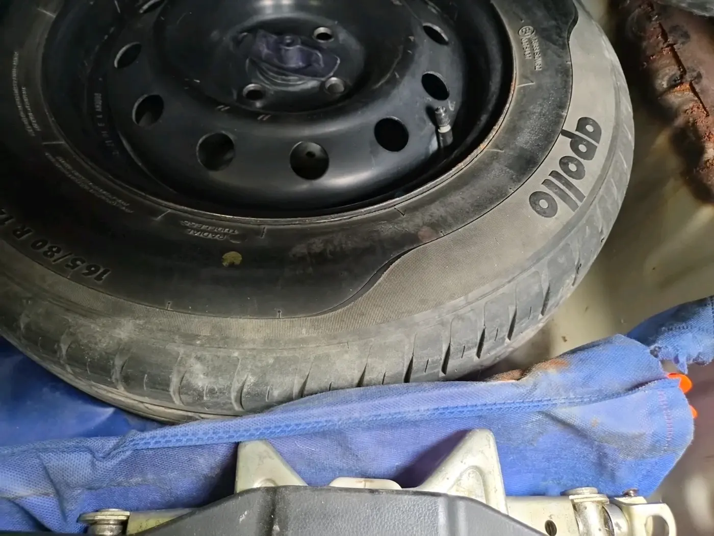 2021 Maruti Dzire VXI, Petrol, Manual, 89,132 km, tyre