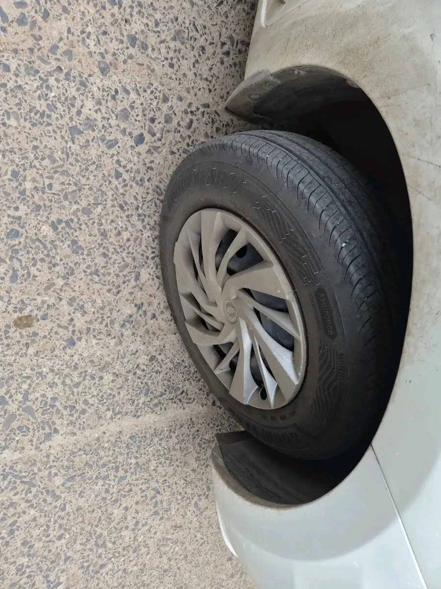 2021 Maruti Dzire VXI, Petrol, Manual, 89,132 km, tyre