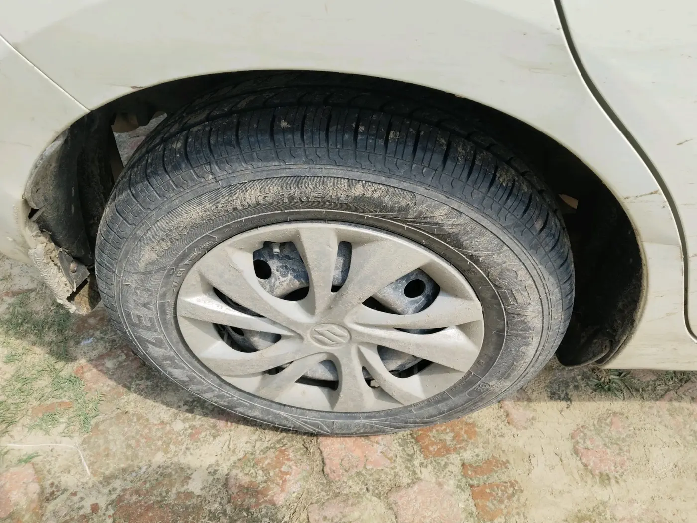 2021 Maruti Swift VXI, Petrol, Manual, 1,38,441 km, tyre