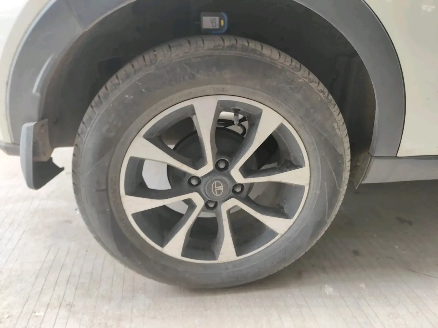 2021 Tata NEXON XZA PLUS SUNROOF PETROL, Petrol, Automatic, 61,768 km, tyre