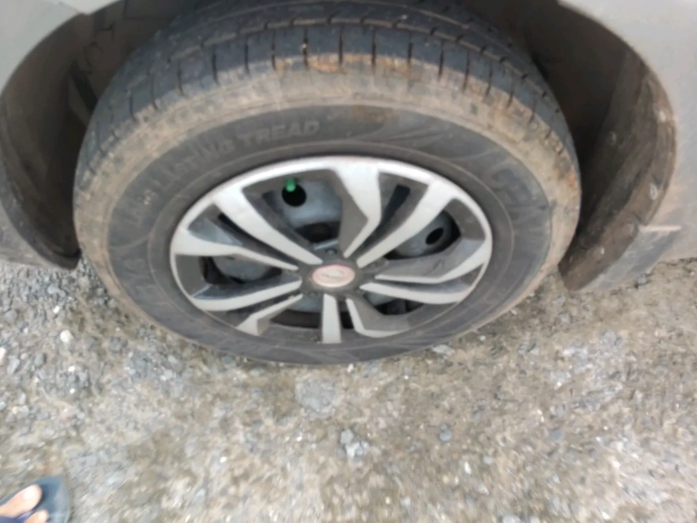 2015 Maruti Swift VXI, Petrol, Manual, 81,510 km, tyre