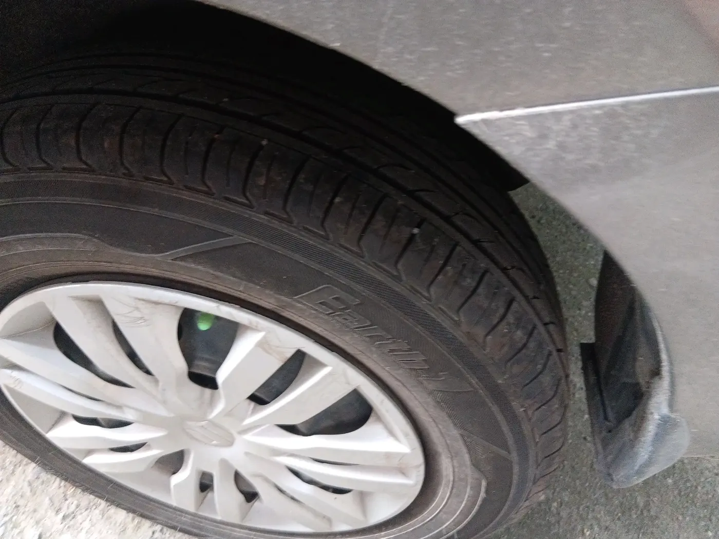 2021 Maruti Dzire VXI AMT, Petrol, Automatic, 88,731 km, tyre