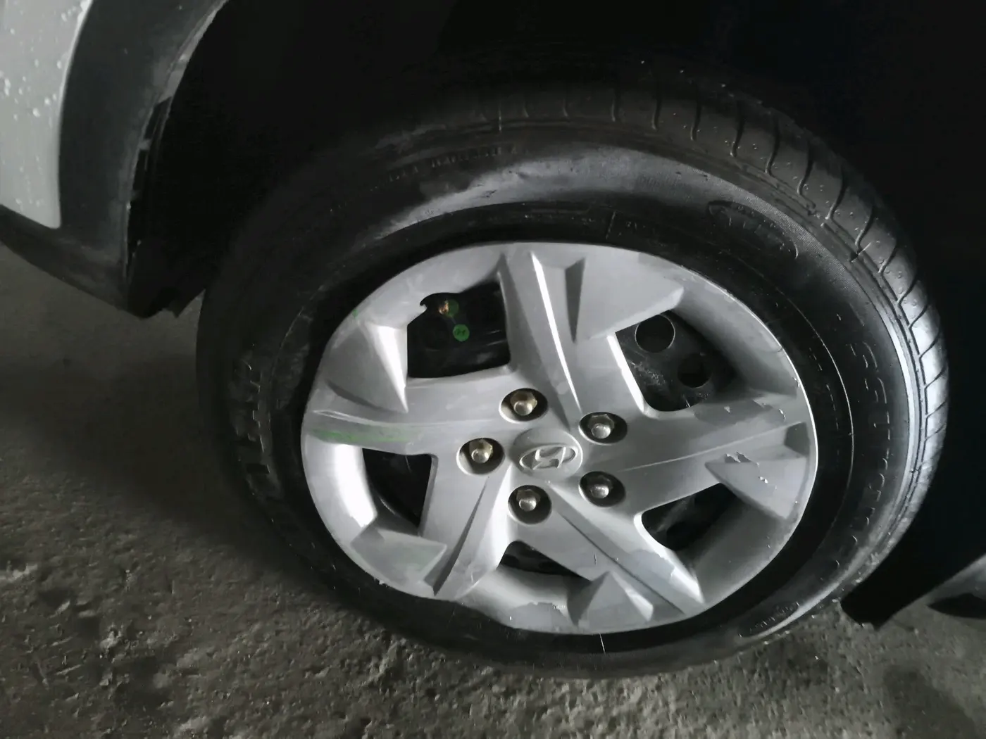 2022 Hyundai VENUE S+ 1.2, Petrol, Manual, 25,085 km, tyre