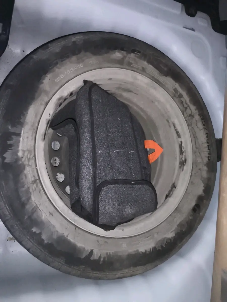 2022 Hyundai VENUE S+ 1.2, Petrol, Manual, 25,085 km, tyre