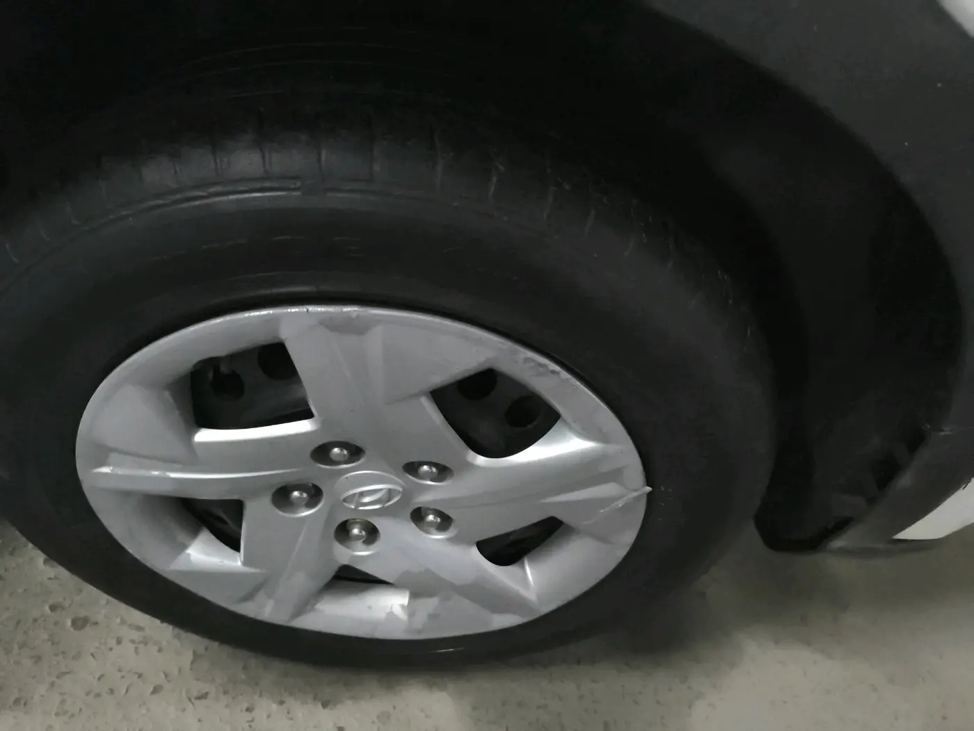 2022 Hyundai VENUE S+ 1.2, Petrol, Manual, 25,085 km, tyre