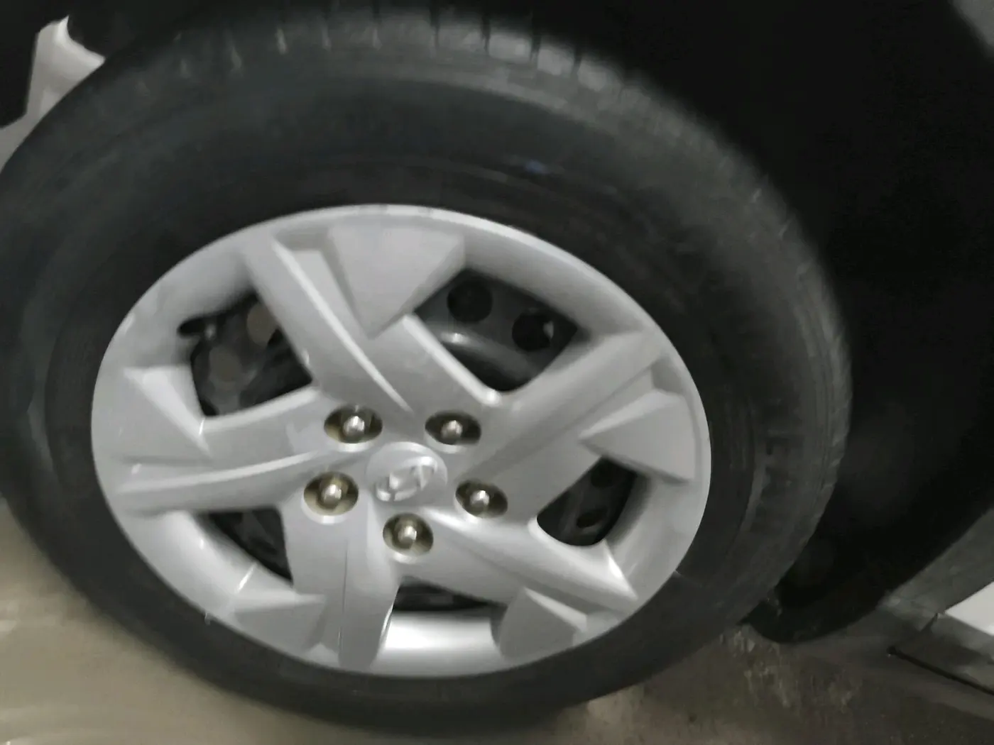 2022 Hyundai VENUE S+ 1.2, Petrol, Manual, 25,085 km, tyre