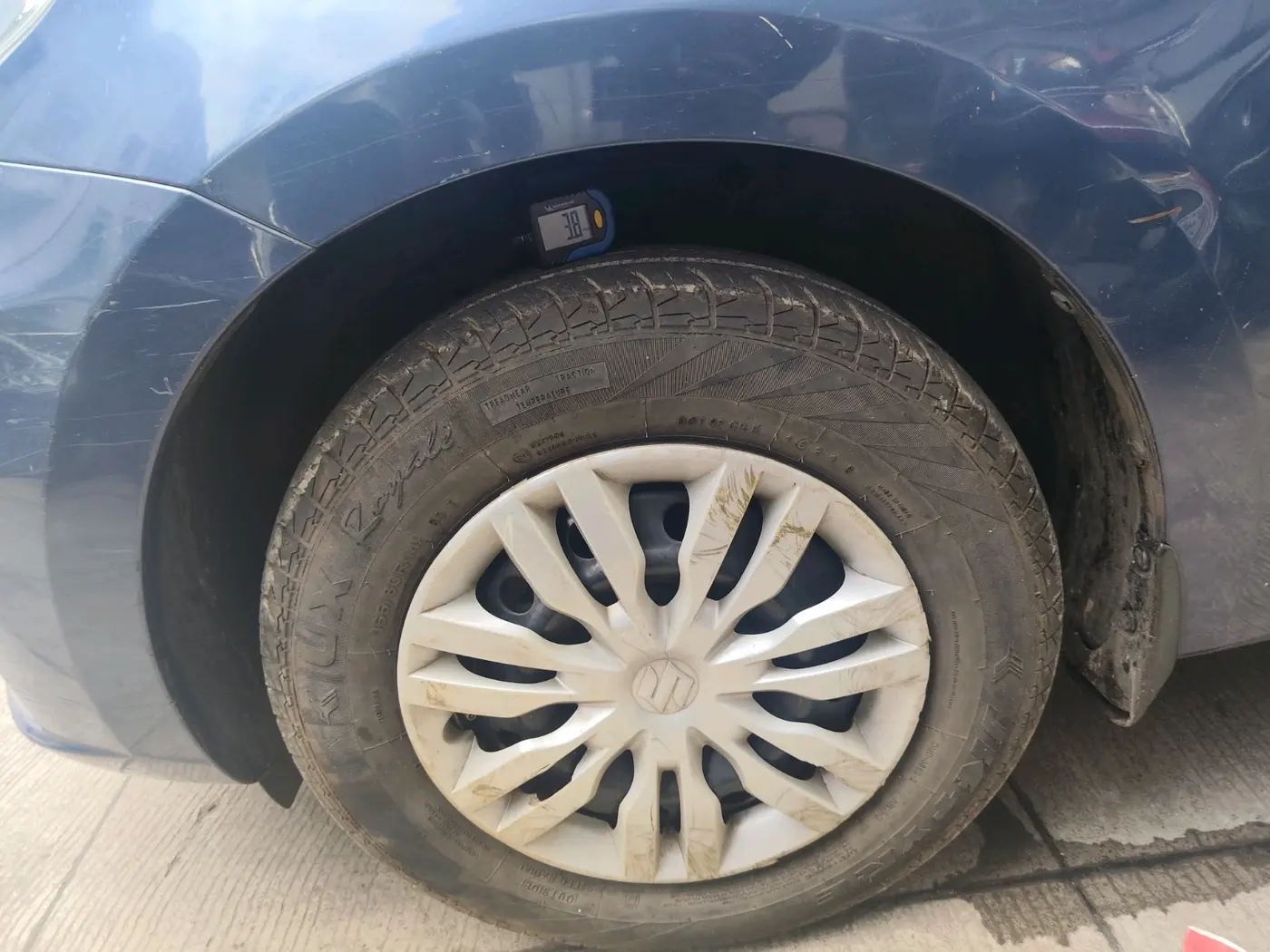 2021 Maruti Dzire VXI AMT, Petrol, Automatic, 44,514 km, tyre