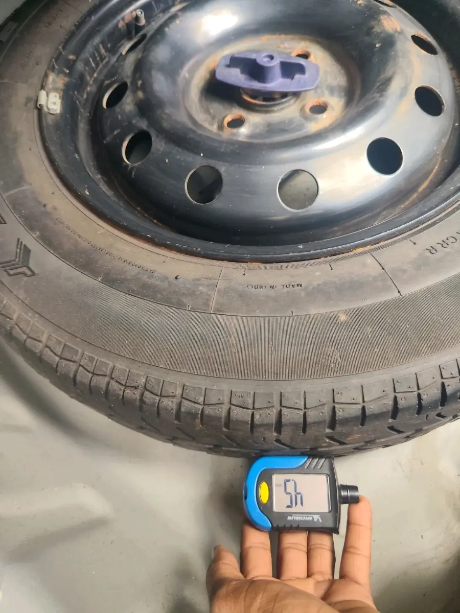 2021 Maruti Dzire VXI AMT, Petrol, Automatic, 44,514 km, tyre