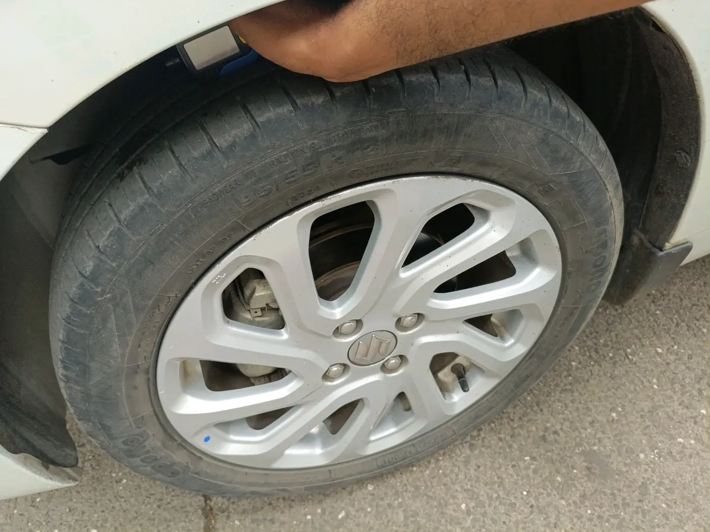 2024 Maruti Baleno  ZETA CNG 1.2L, CNG, Manual, 48,795 km, tyre