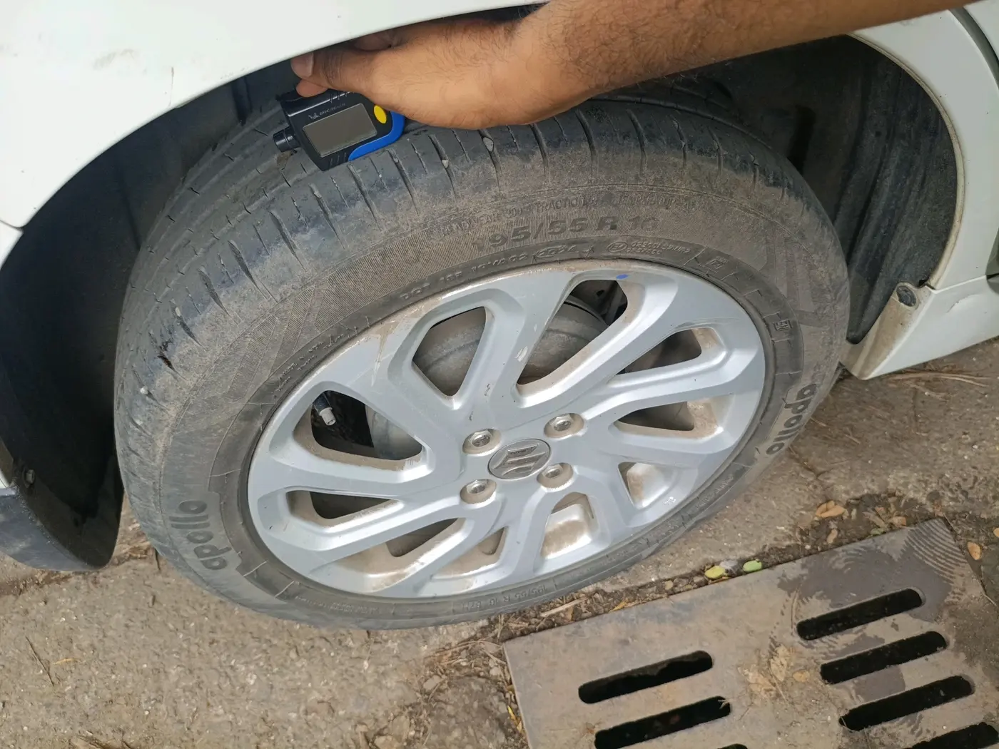 2024 Maruti Baleno  ZETA CNG 1.2L, CNG, Manual, 48,795 km, tyre