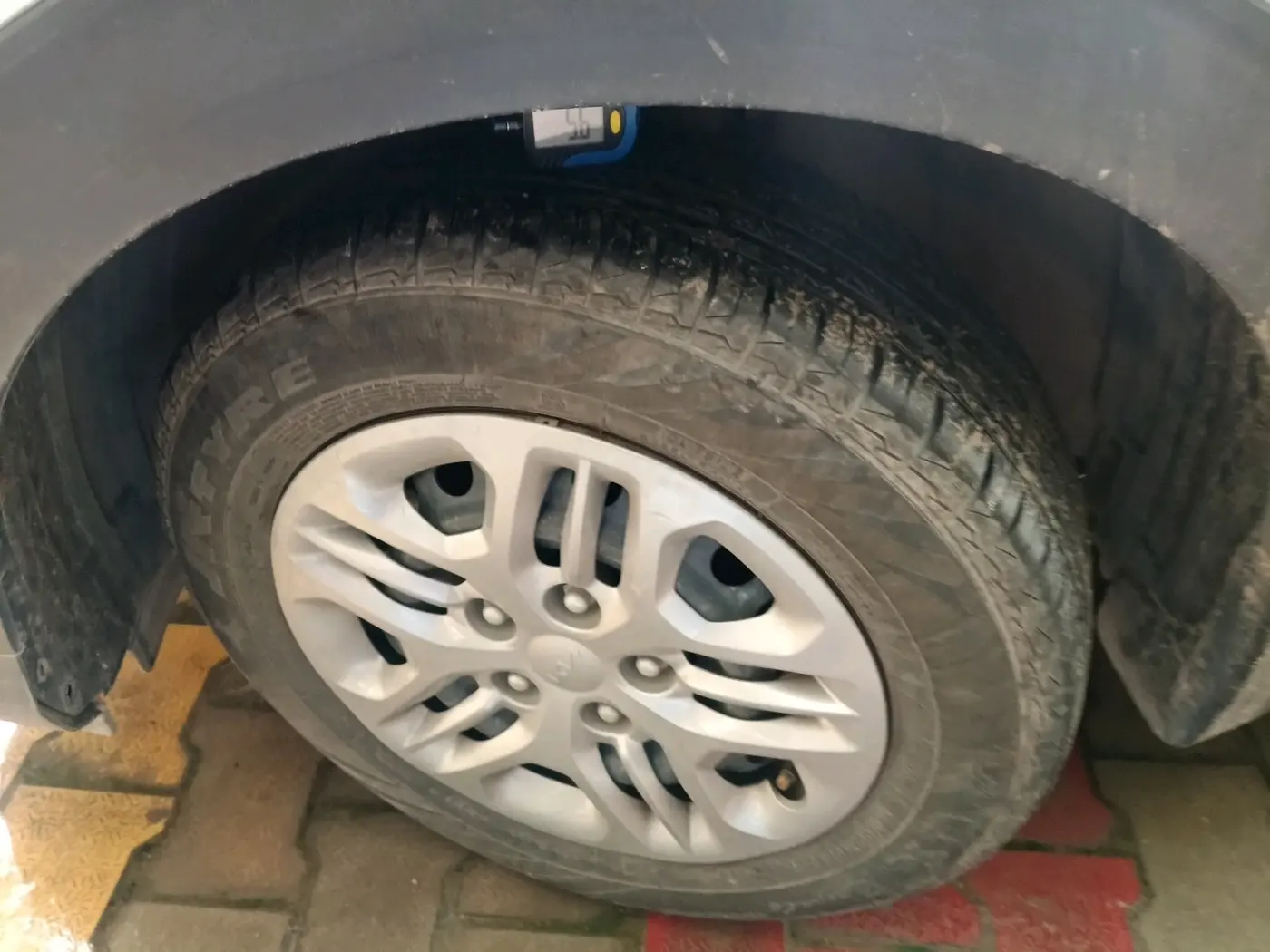 2023 KIA CARENS PRESTIGE 1.5 PETROL 7 STR, Petrol, Manual, 28,643 km, tyre