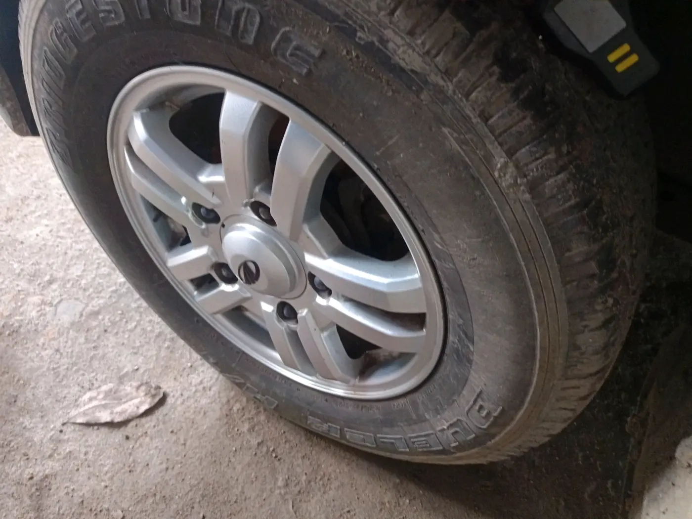 2013 Mahindra Scorpio VLX 2WD, Diesel, Manual, 43,104 km, tyre