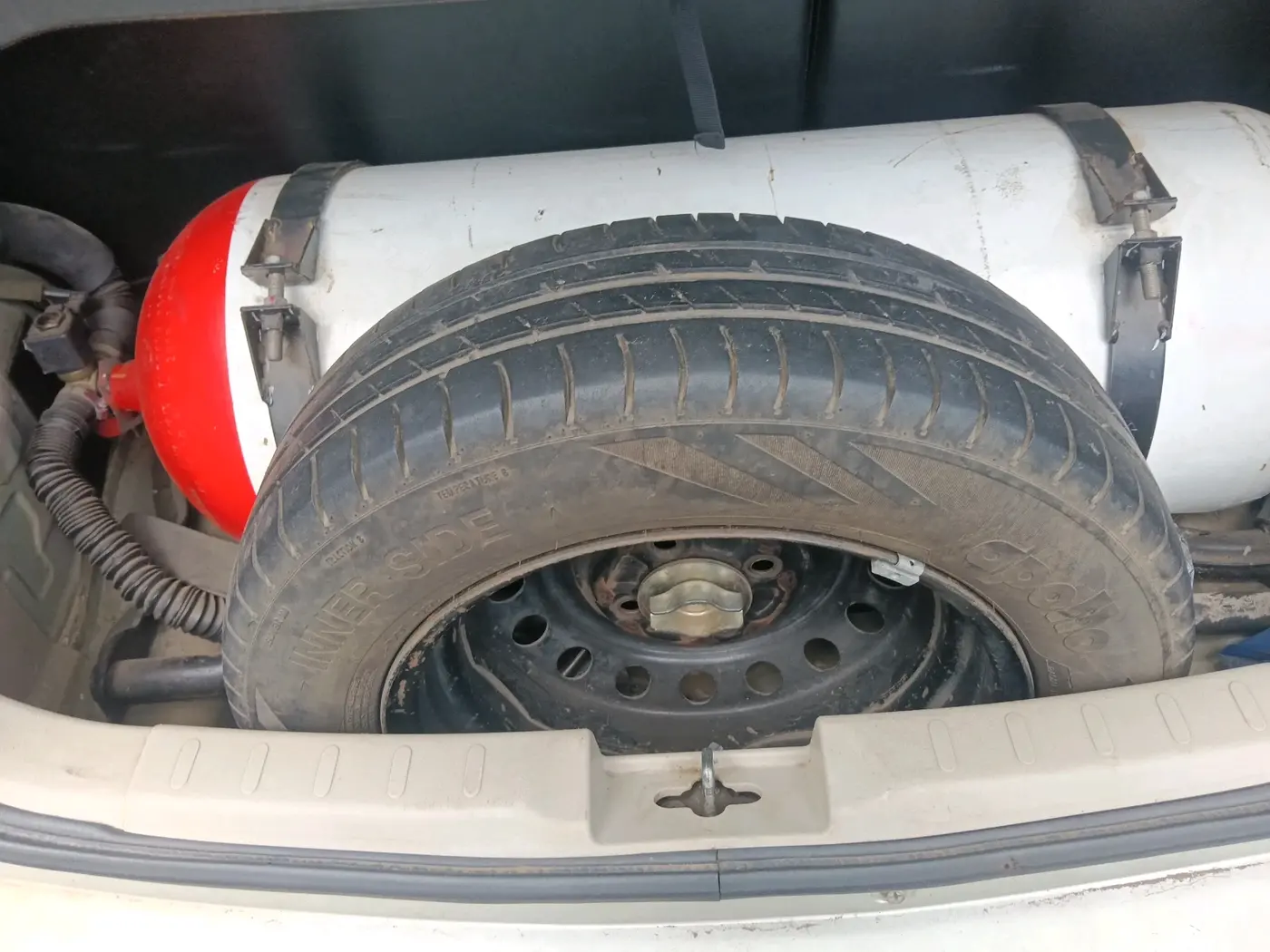 2019 Maruti Celerio VXI CNG, CNG, Manual, 1,76,769 km, tyre