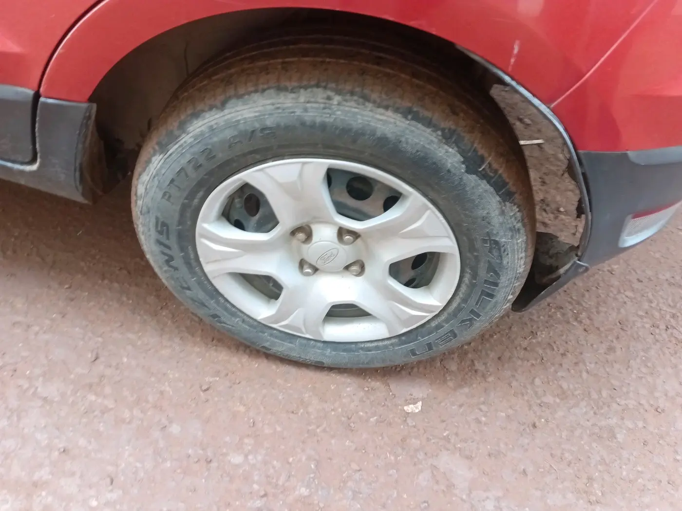 2013 Ford Ecosport TREND 1.5L DIESEL, Diesel, Manual, 1,02,823 km, tyre