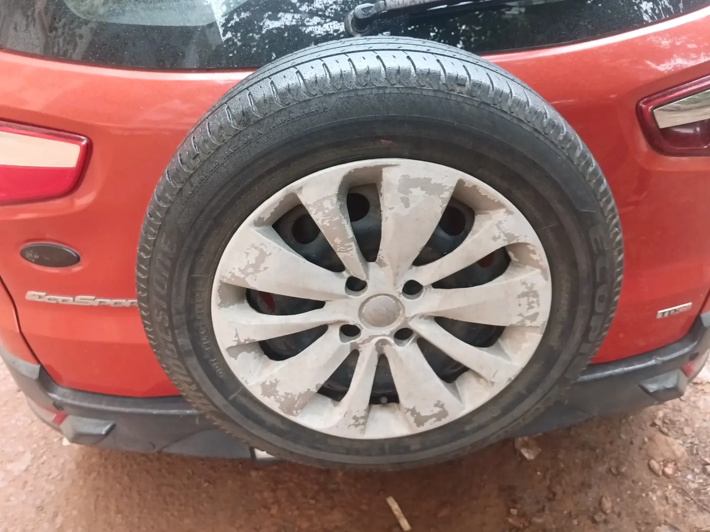 2013 Ford Ecosport TREND 1.5L DIESEL, Diesel, Manual, 1,02,823 km, tyre