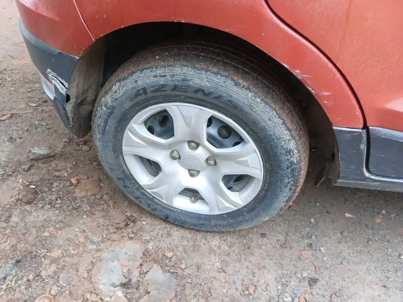 2013 Ford Ecosport TREND 1.5L DIESEL, Diesel, Manual, 1,02,823 km, tyre